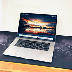 Apple MacBook Pro 15” 2019 TouchBar 2.6Ghz 6-CORE  i7 16GB 256GB