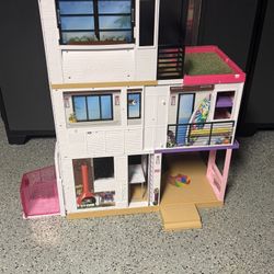 Barbie Dream House 