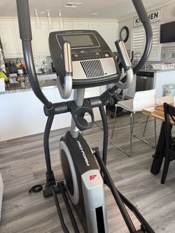Elliptical Pro-Form Carbon E7