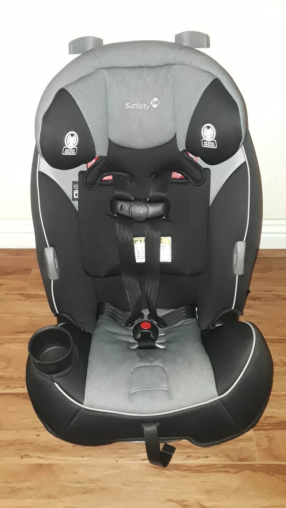 Convertible car seat and booster seat Safety 1st, like new.