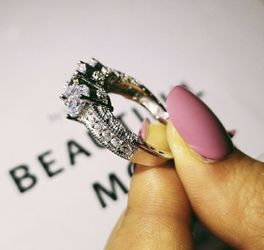 New 18 k white gold engagement ring wedding ring set