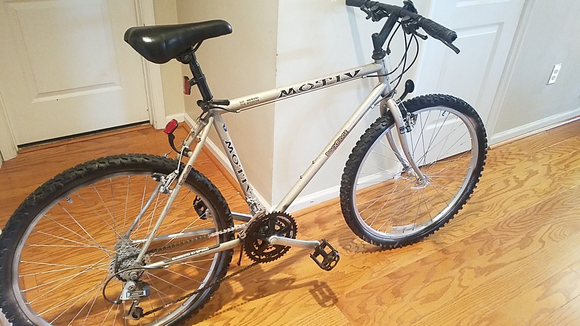 MOTIV Rockridge mountain bike 26 inch 21 speed