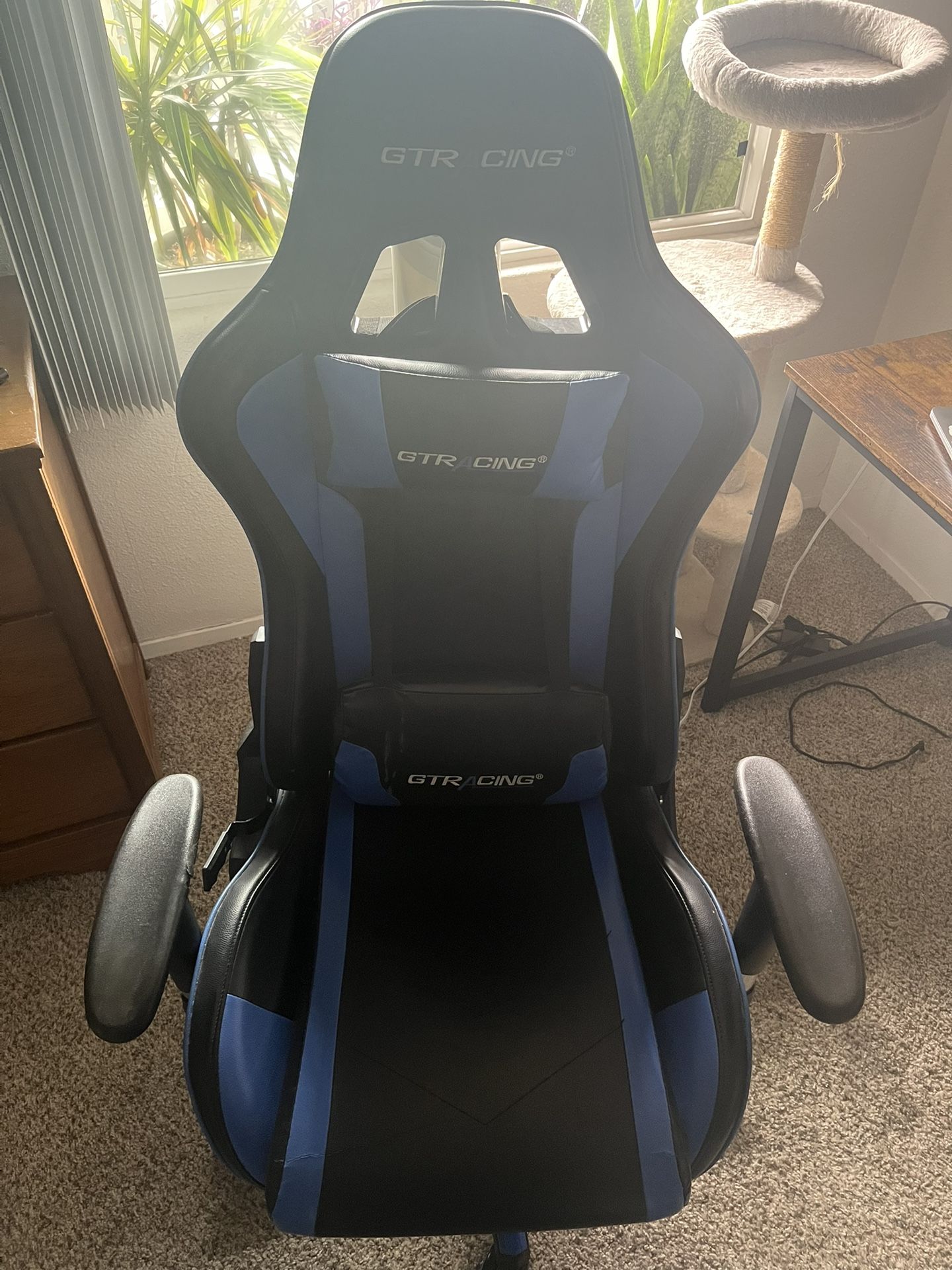 GTR Racing gaming chair W/ Bluetooth Speakers