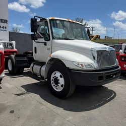 2006 International 4300 4x2 S/A Day Cab Truck Tractor