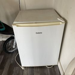 Mini Fridge 