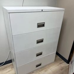 Large File Cabniet With Good Condition 