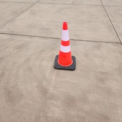 Cones (20) NEW - Builders Close Out