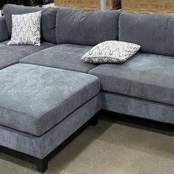 Sectional Sofa With Ottoman (Mint Condition)