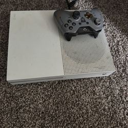 XBOX One S-White 500Gb With controller And game