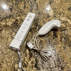 Nintendo Wii Remote Controller and Nunchuck - White With Wii Motion / Nyko Batt