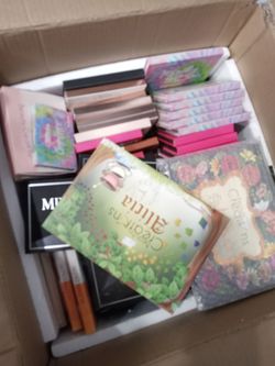 Makeup pallets 110pcs