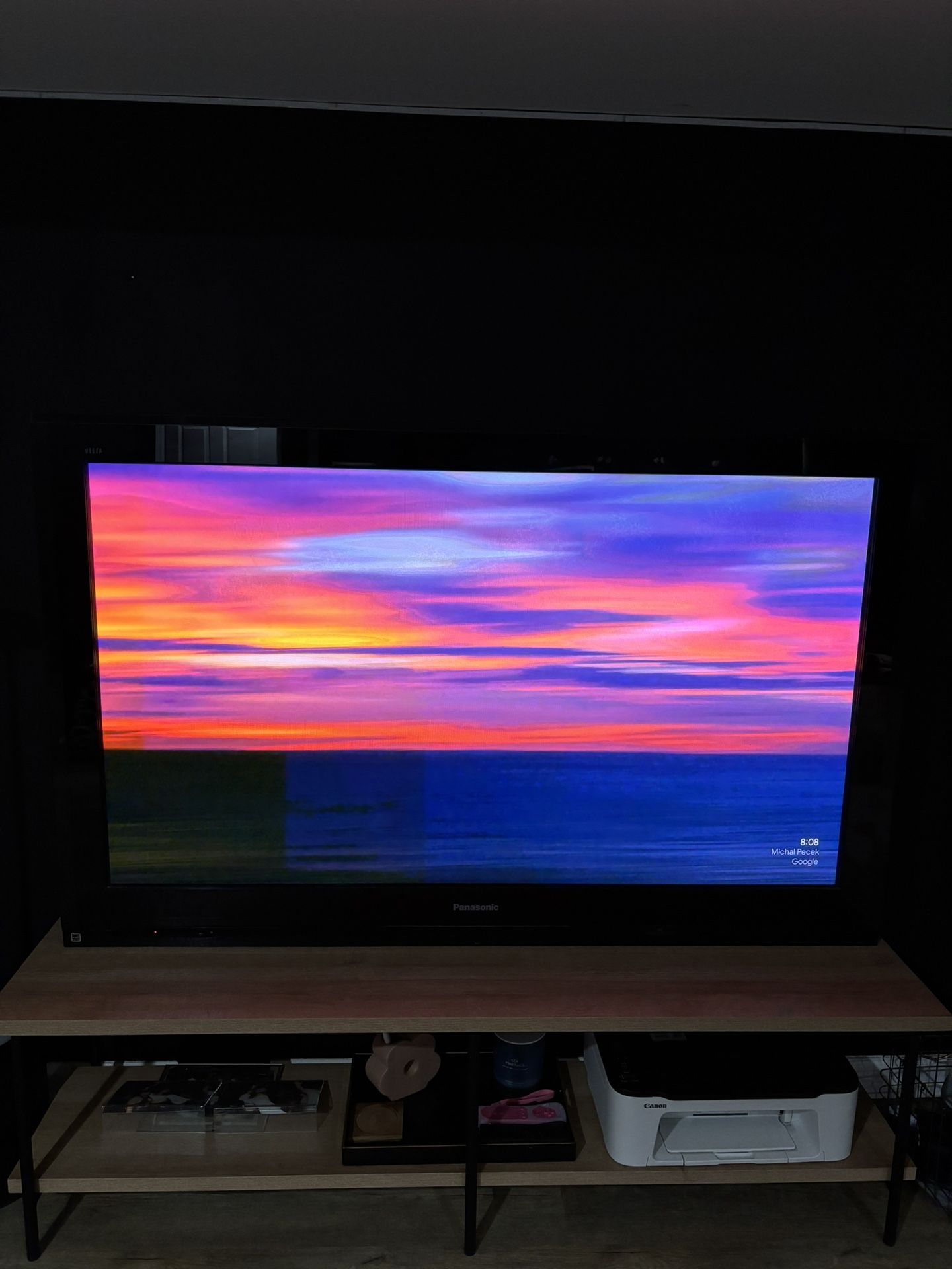 panasonic tv 55 inch (comes with chrome cast)