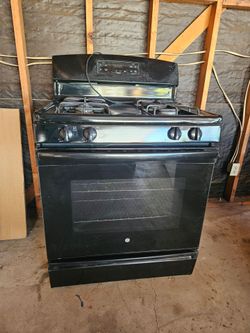 GE Black Gas Range, 4 Burner