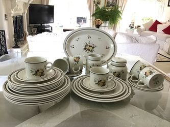 Six Piece Setting Dinner Service with Cream and Sugar by Royal Doulton