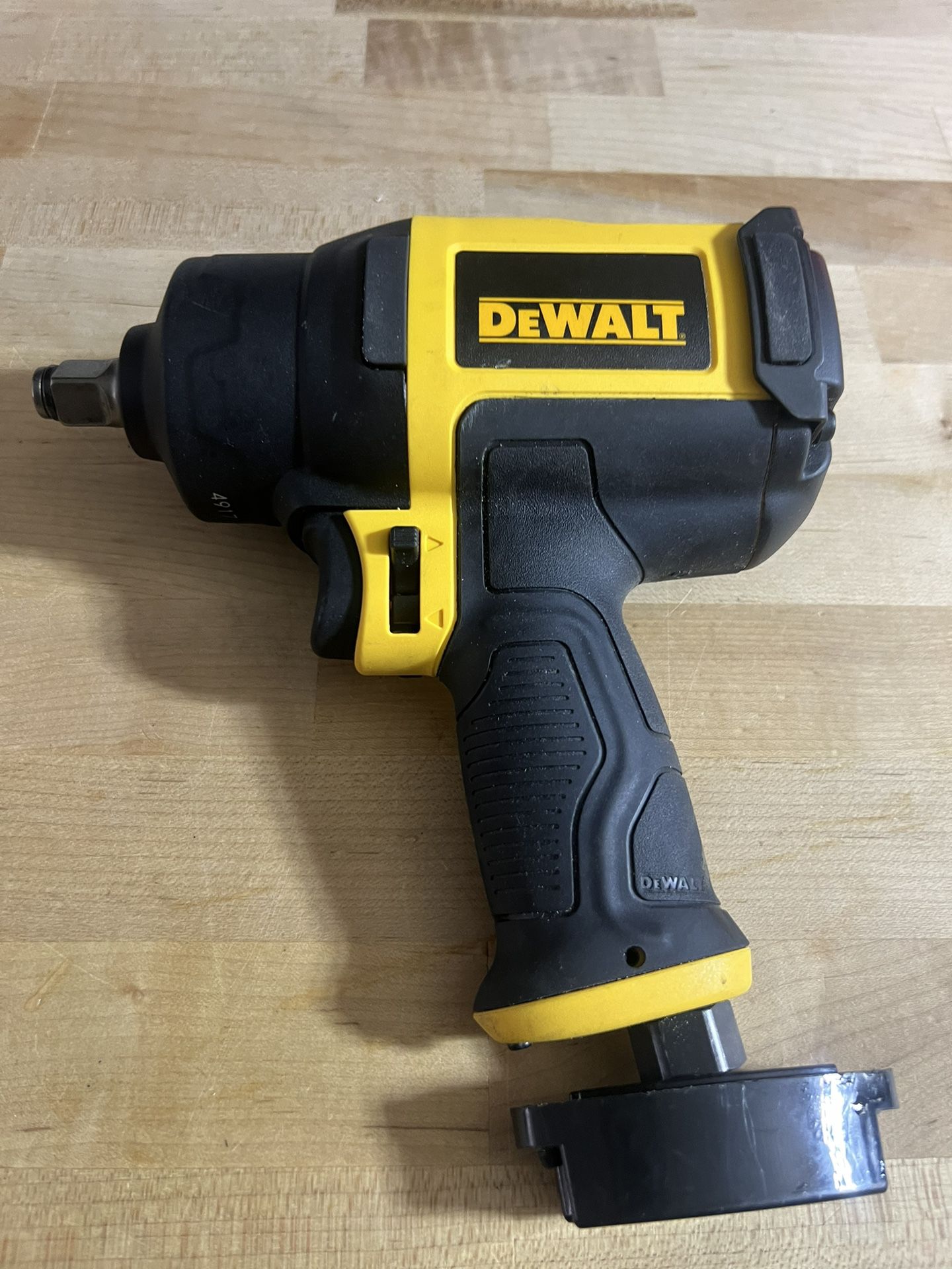 New Dewalt 1/2” Pneumatic Impact Wrench
