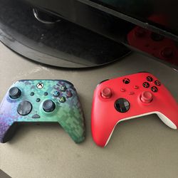 2 Wireless Xbox Controllers 