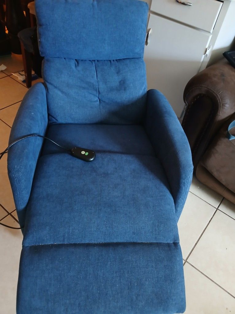Sofa Reclinable Great Condition. Electric Work All Great