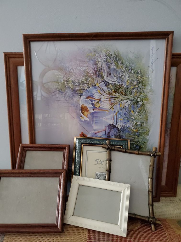 7 Picture frames $1 each