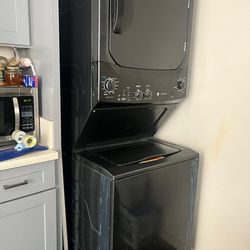 GE gas washer/dryer and 6 seat table