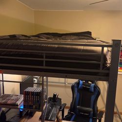 Queen Size: Loft Bed