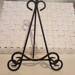 12" Black Swirl Easel