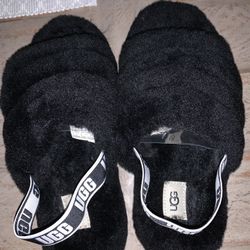 Ugg Slippers Size 6 $30