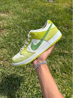 Nike SB Dunk Low “Green Apple” Size 9 Men