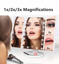 Trifold Lighted Vanity Mirror with Magnification