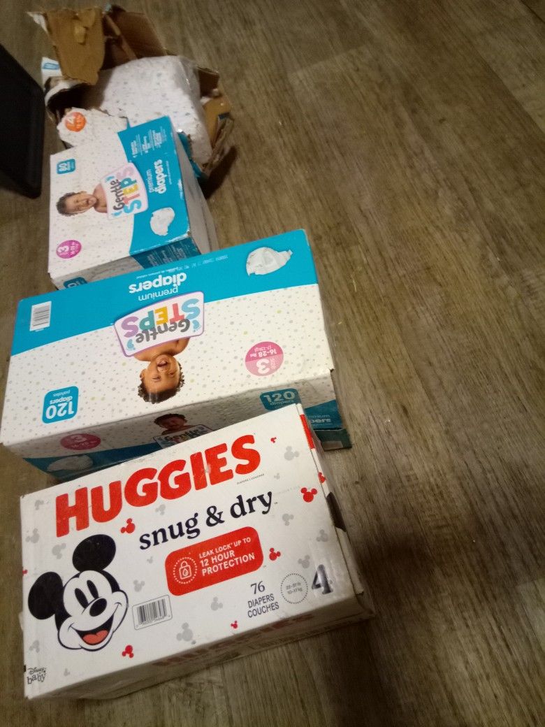 4boxes Diapers / Pampers 🐥 Baby Size3/4