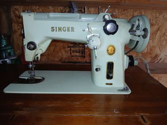 VINTAGE PISTACHIO GREEN SINGER SEWING MACHINE 