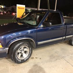 Need Gone ASAP 2000 S10 174000 miles TITLE onsite Read Description!!!