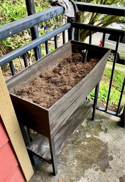 Self Watering Raised Planter Box (Resin, Keter brand)