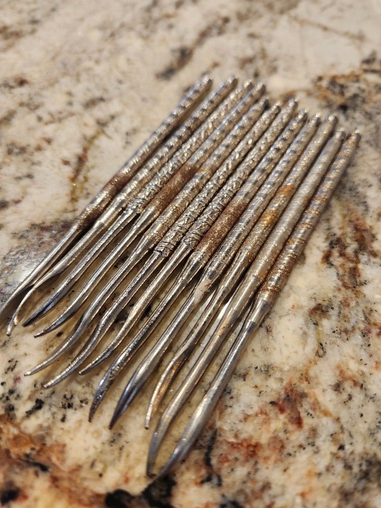 HMQ Nutcracker/King/ Snow Crab Claw Crackers Vintage Metal SS 2 + 6 Picks