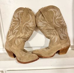 Cowgirl boots w heel