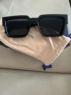 Authentic Louis Vuitton Z1165W Black Gold Oversized Sunglasses Made in Italy w/ Case
