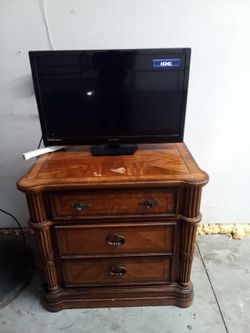 Solid Wood Dresser With 32 Inch Tv