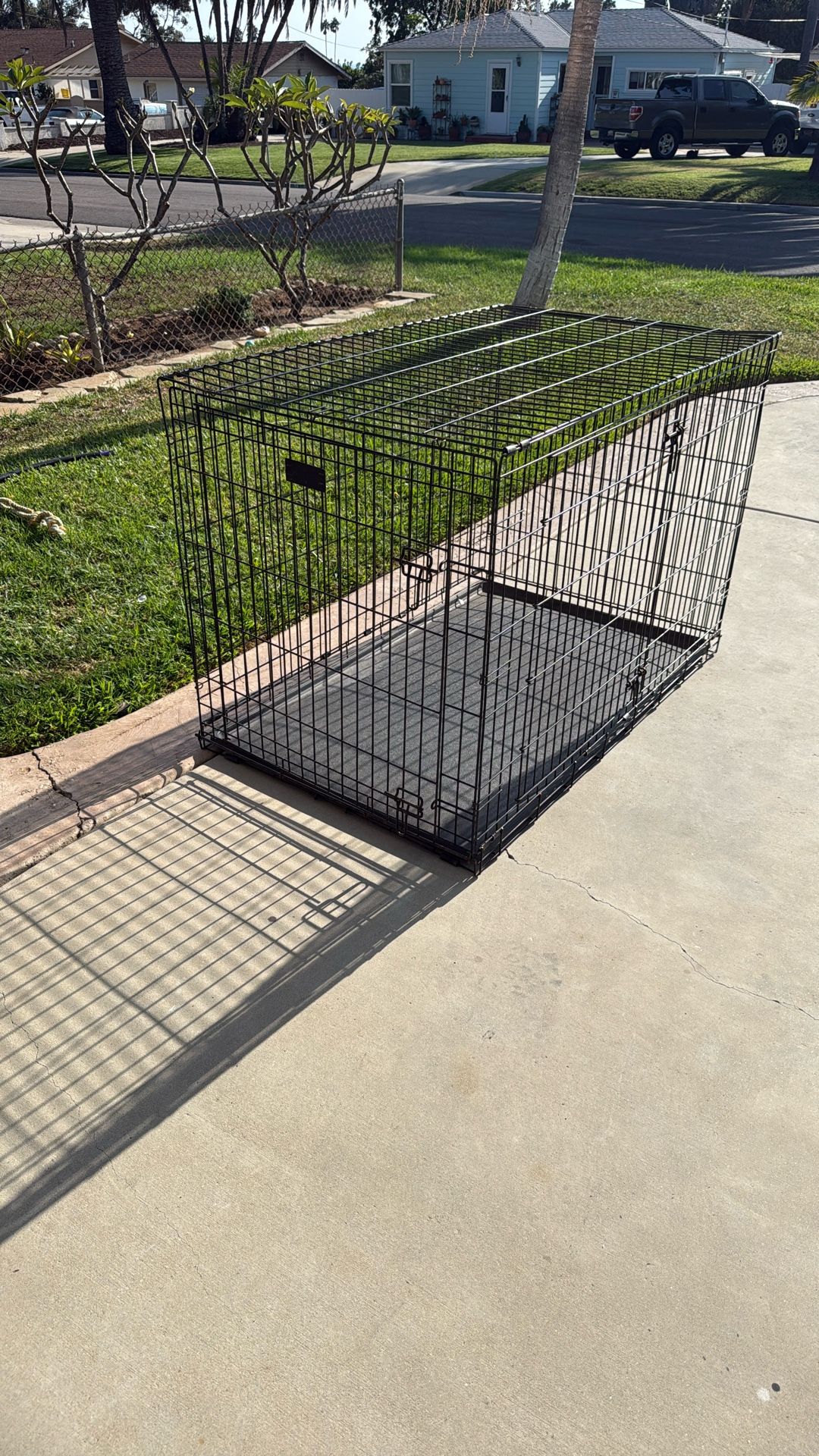 Large Dog Crate (32” Tall x 30” Wide x 48” Long)