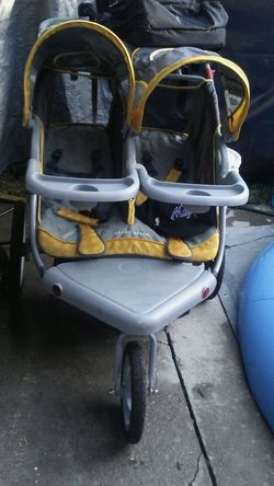 Una carreola para dos bebés