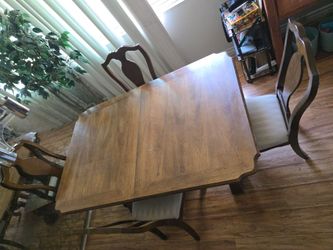 Dining table w/4 chairs