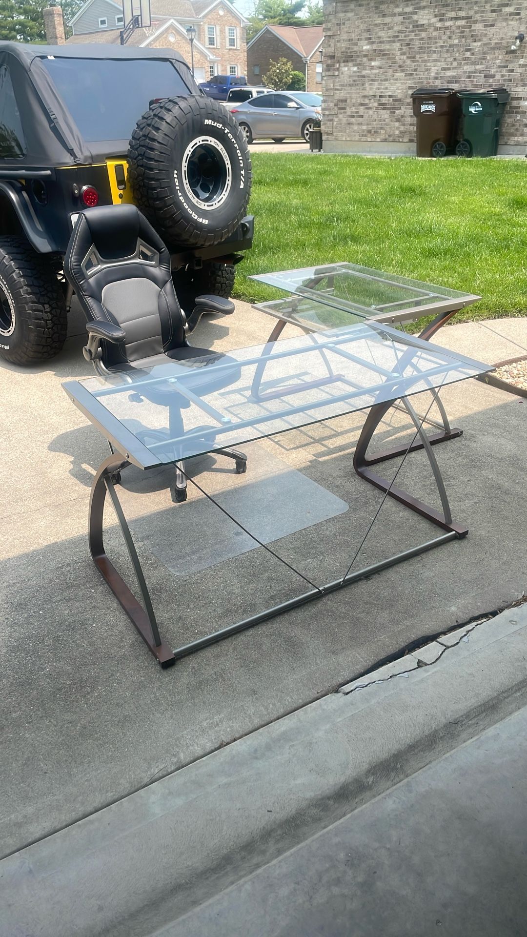 Used Chair & 2 Desk
