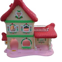 Vintage 1980's Strawberry Shortcake Berry Happy Home Dollhouse 