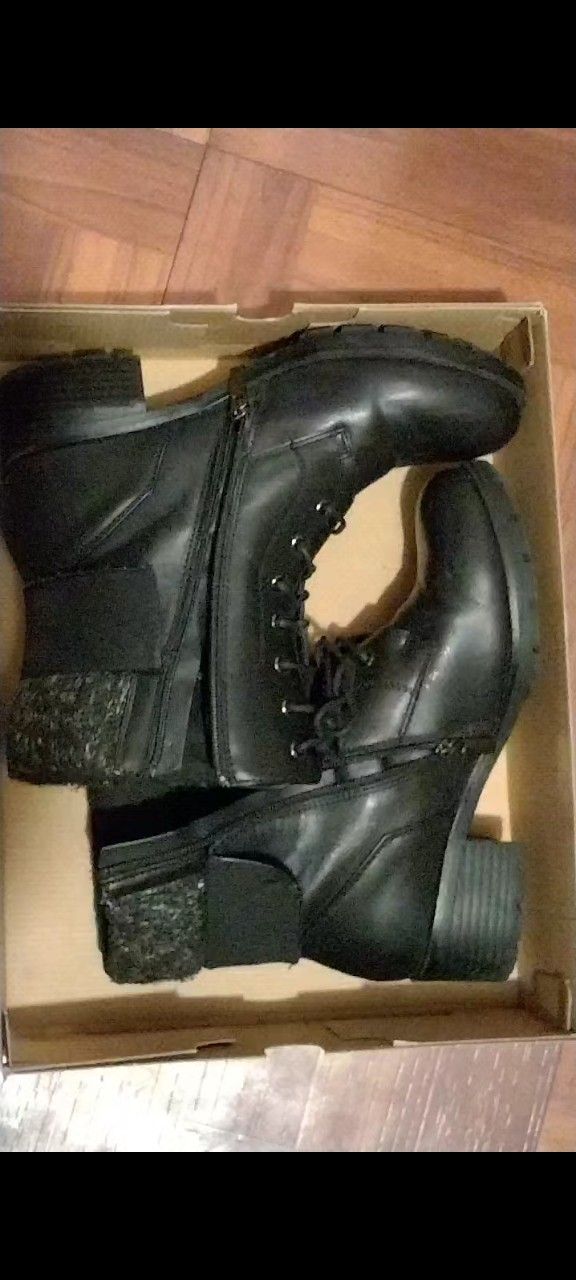 Size 9 Women's Cloud Walker Black Leather Boots 