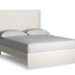 Stelsie Queen Panel Bed