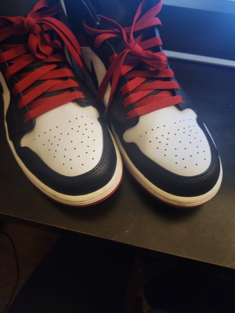 Air Jordan 1 Low "Black Toe