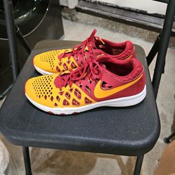 NIKE USC TROJANS DIZE 11.5 GREAT CONDITION