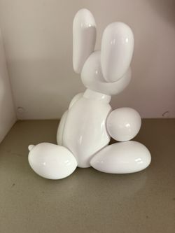 White Balloon Dog Sculpture (Tesla Dog)