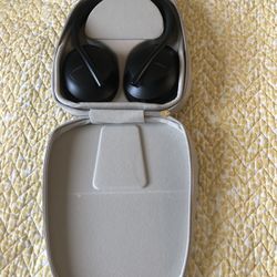 Bose NC 700 With Case and Accessories 