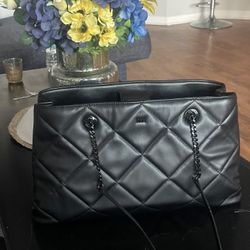 DKNY Black Quilted Chain Shoulder Bag – Great Condition