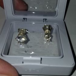 NEW 2 CT SILVER GENUINE MOISSANITE EARRINGS..