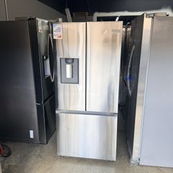 🔥SAMSUNG STAINLESS STEEL 30”(width) APARTMENT SIZE REFRIGERATOR BOTTOM FREEZER WITH ICE MAKER AND WATER DISPENSER🔥